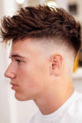 Học barber chuyên cạo mặt và chăm sóc râu