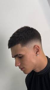 Tóc buzz cut ngắn đẹp gọn gàng phù hợp mọi khuôn mặt