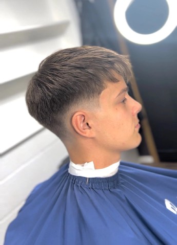Clean cut mid fade trẻ trung phù hợp nhiều phong cách